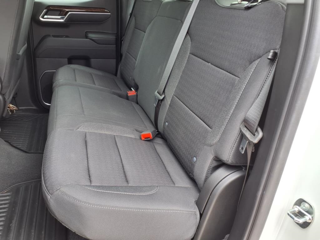 Vehicle image 13 of 23