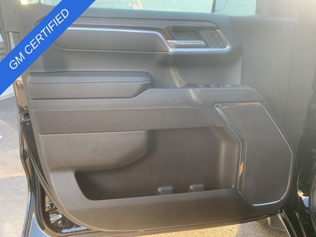 Vehicle image 20 of 24