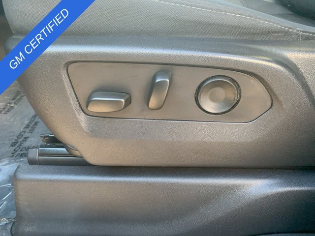 Vehicle image 21 of 24
