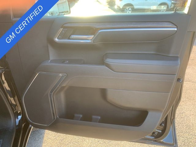 Vehicle image 22 of 24