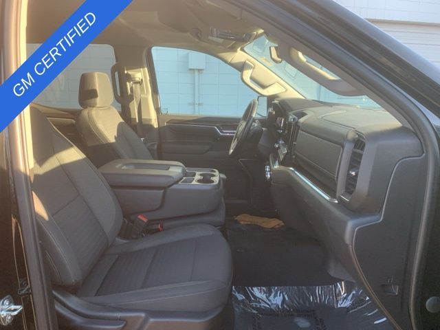 Vehicle image 11 of 24