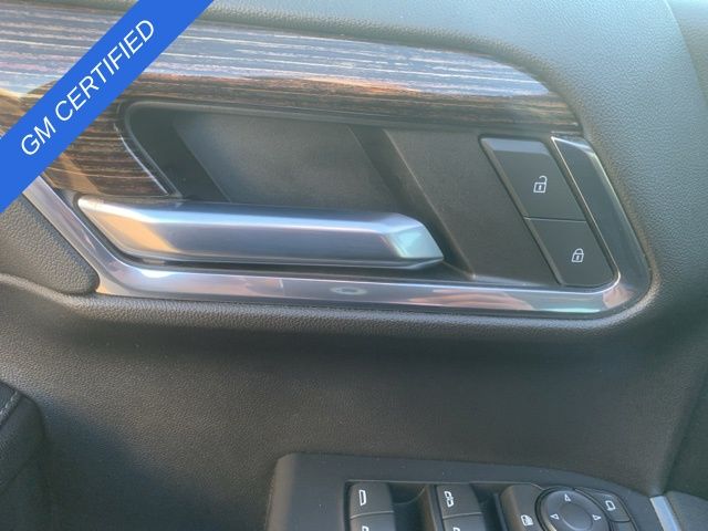 Vehicle image 19 of 24