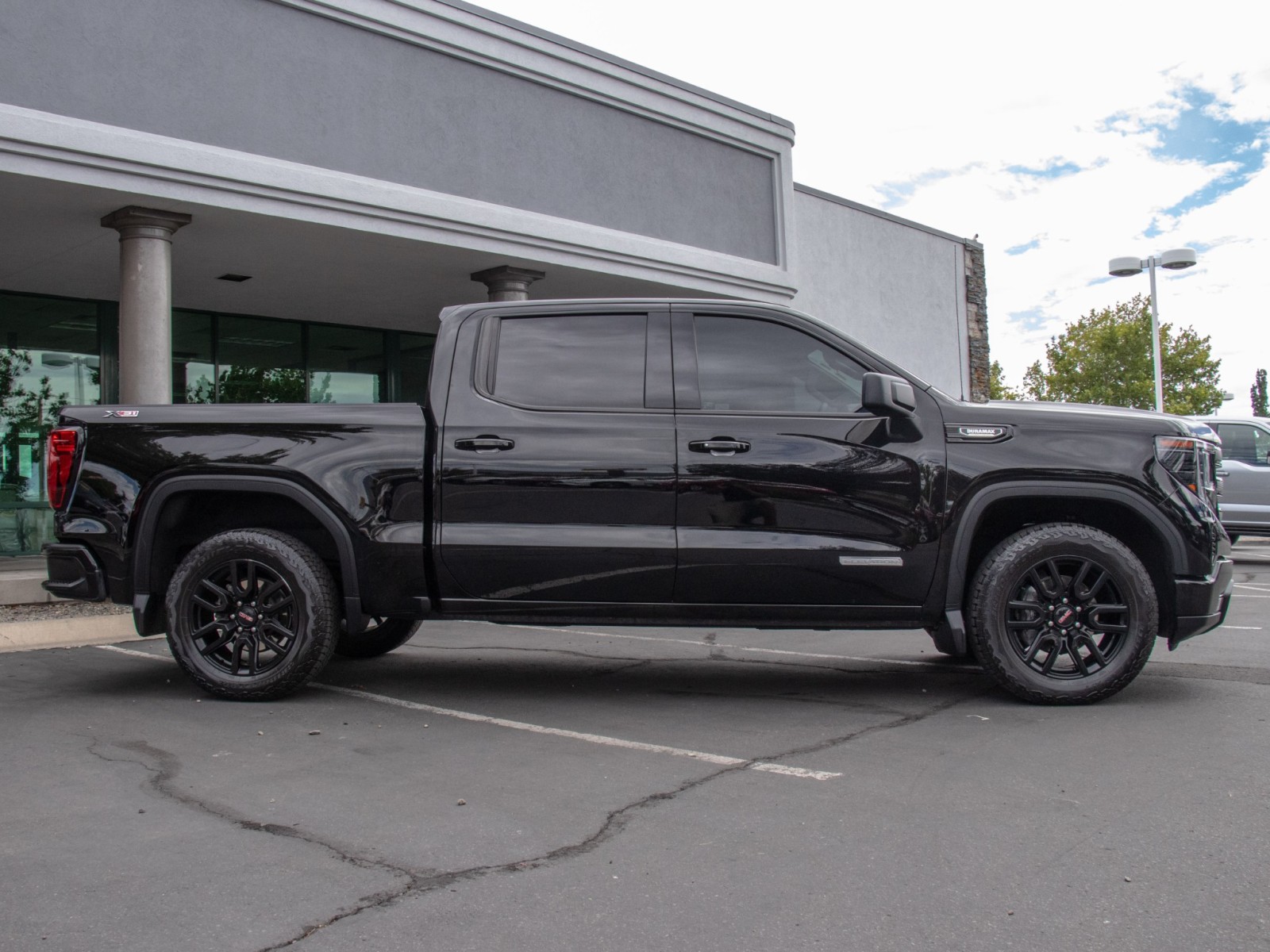 Vehicle image 4 of 24