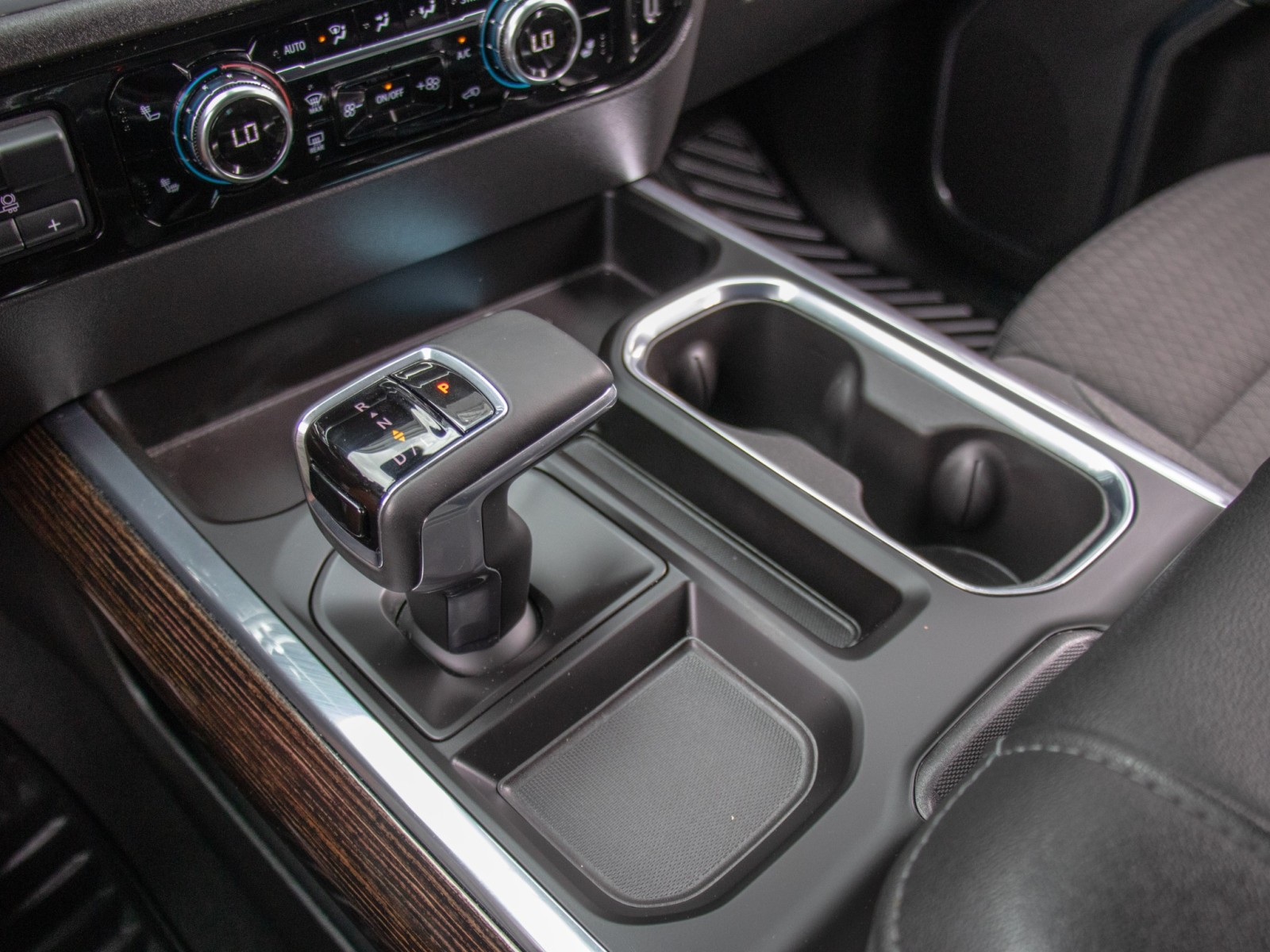 Vehicle image 21 of 24