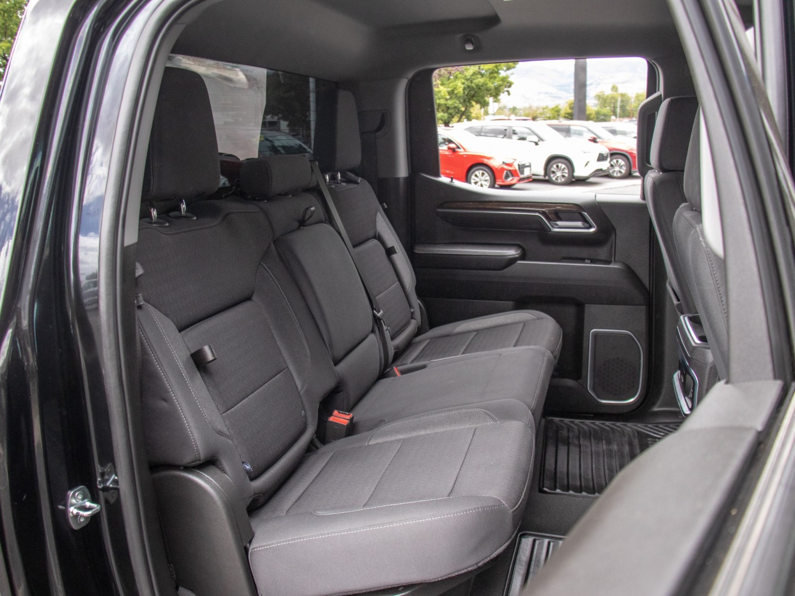 Vehicle image 10 of 24
