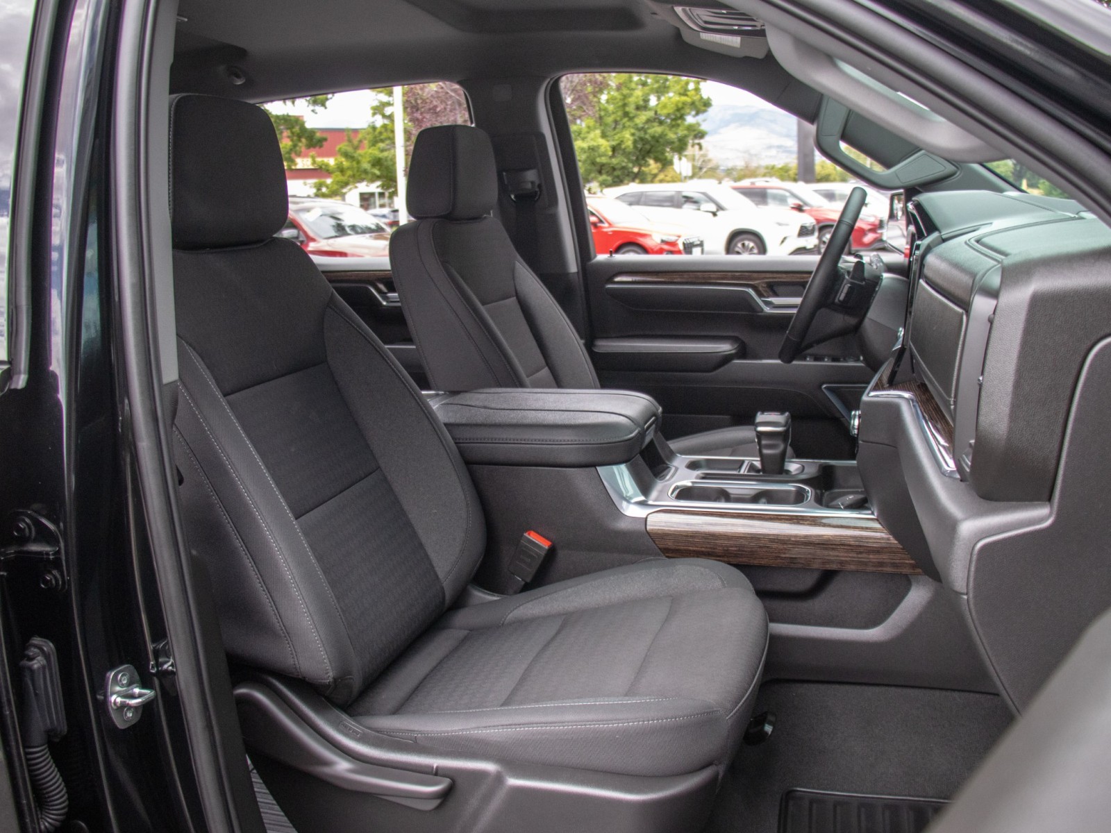 Vehicle image 9 of 24