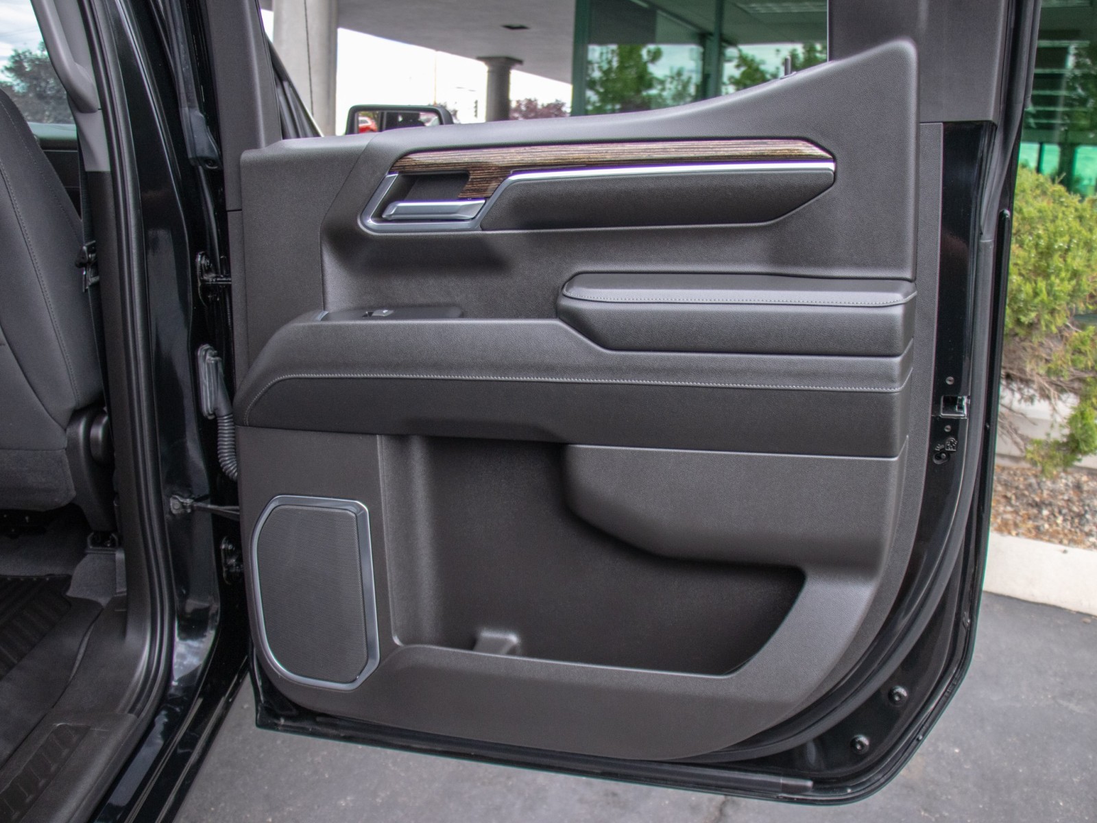 Vehicle image 22 of 24