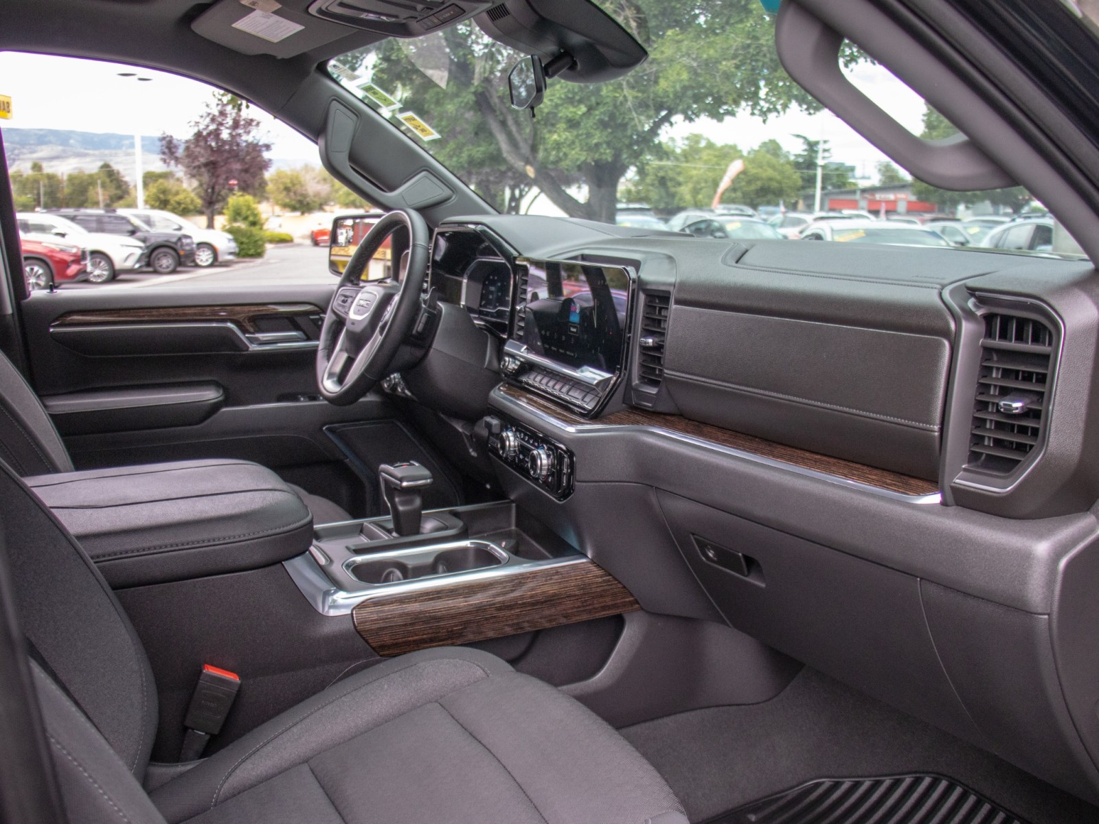Vehicle image 18 of 24