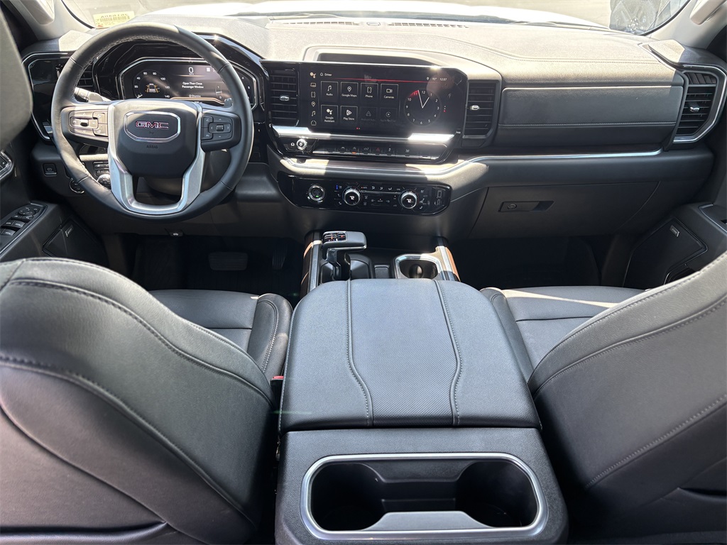 Vehicle image 33 of 61