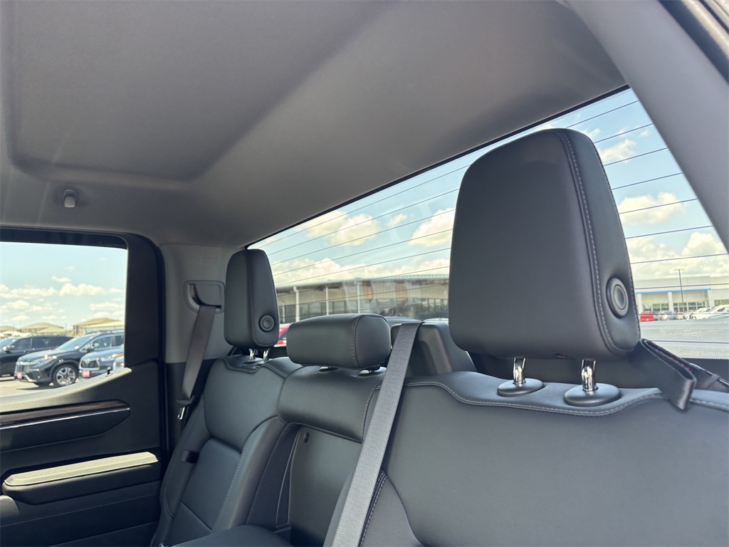 Vehicle image 36 of 61