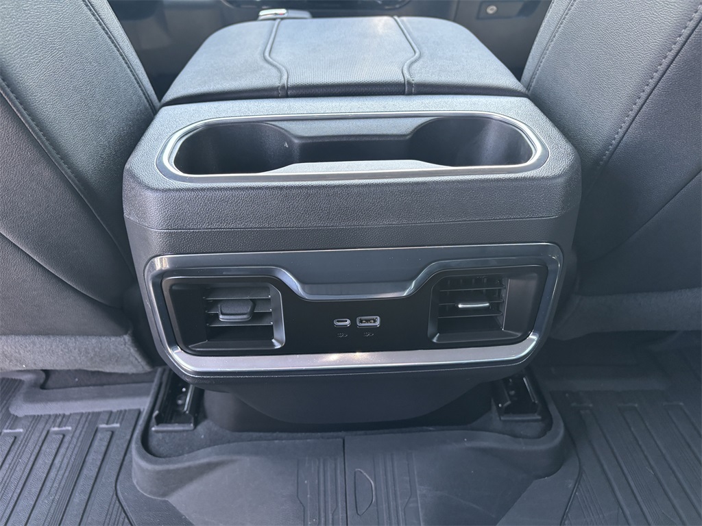 Vehicle image 34 of 61