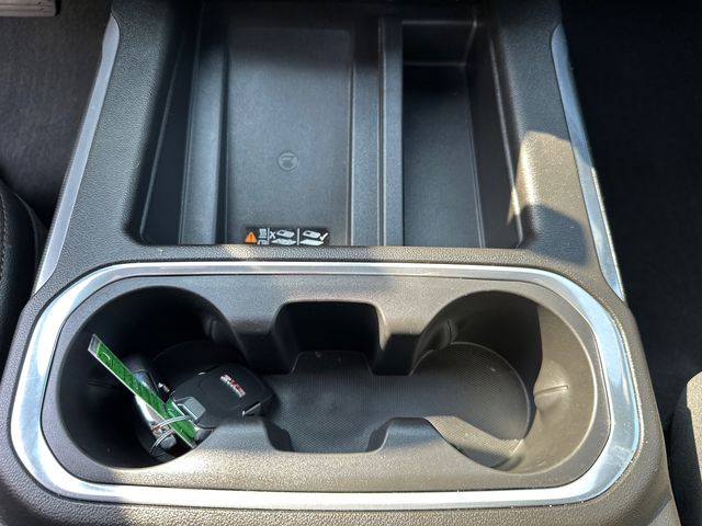 Vehicle image 33 of 37