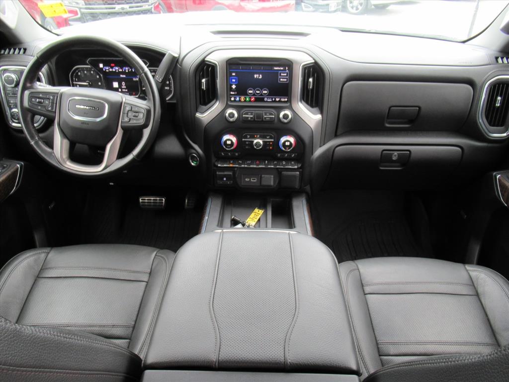 2023 GMC Sierra 2500HD Denali Image 18 of 39