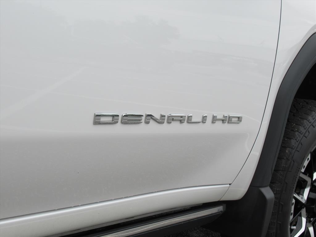 2023 GMC Sierra 2500HD Denali Image 32 of 39