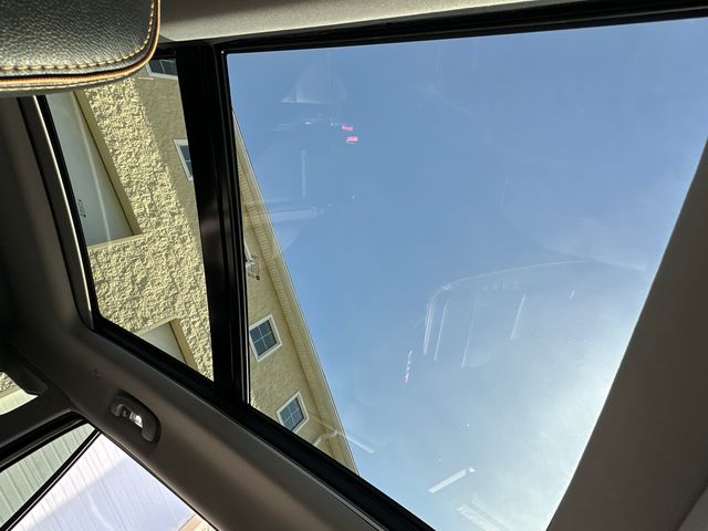Vehicle image 17 of 36