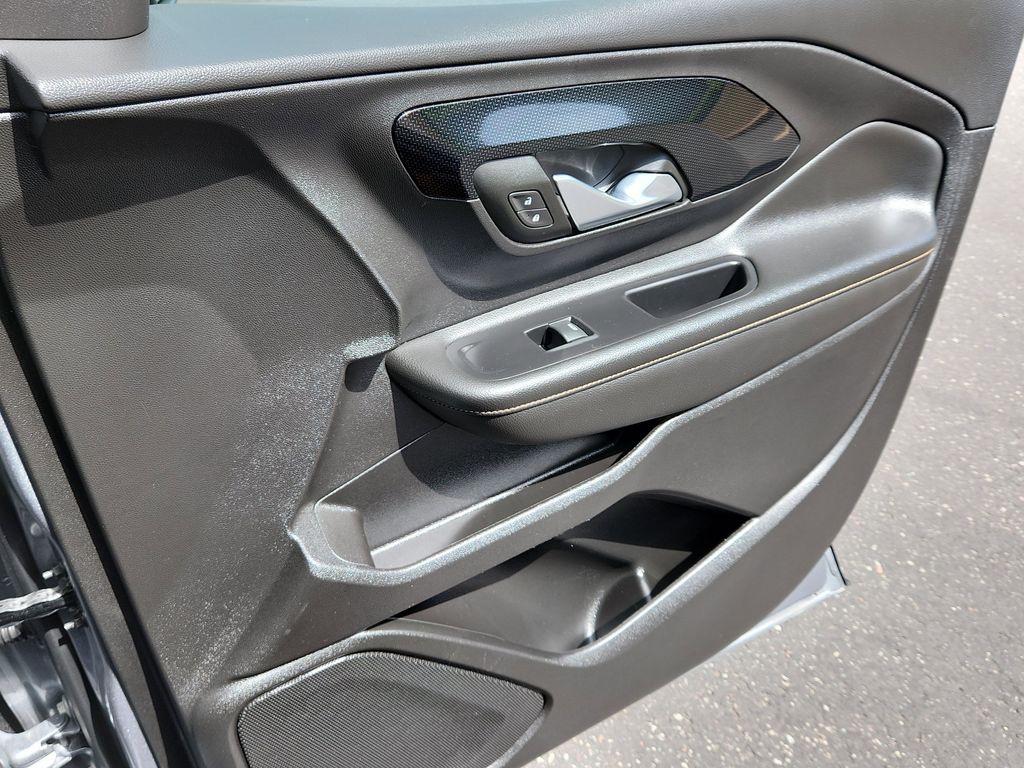 Vehicle image 19 of 27