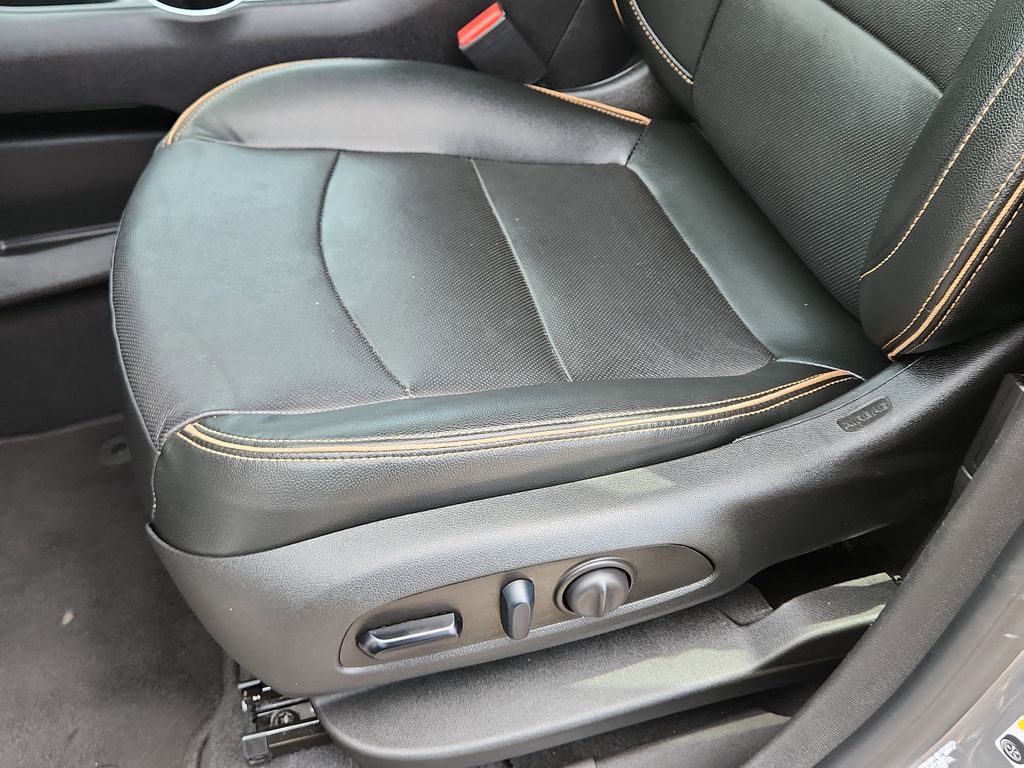 Vehicle image 22 of 27