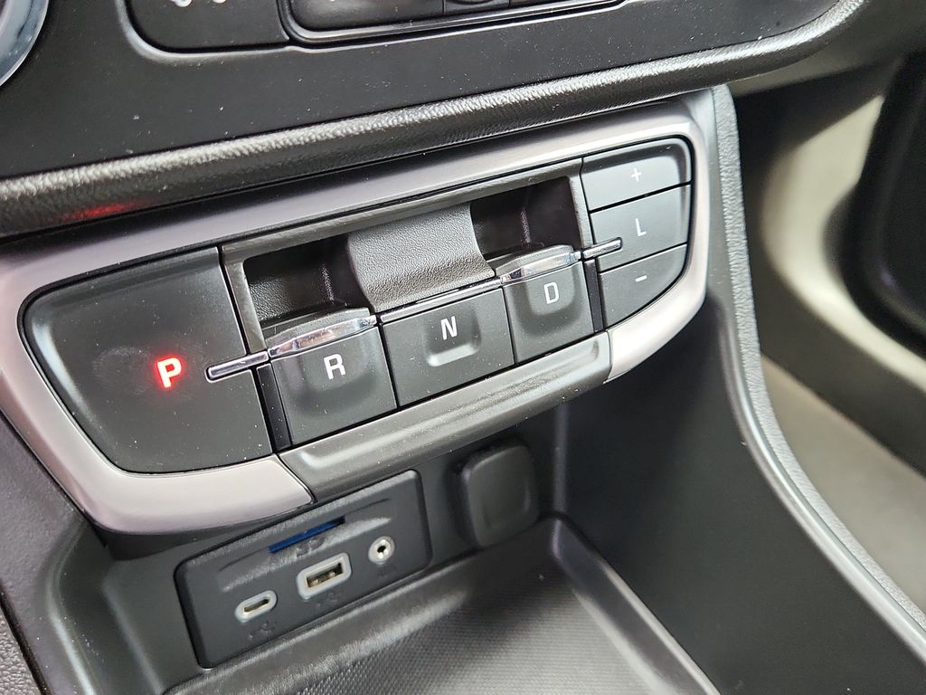 Vehicle image 24 of 27