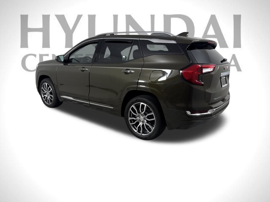 2023 GMC Terrain Denali Image 7 of 18