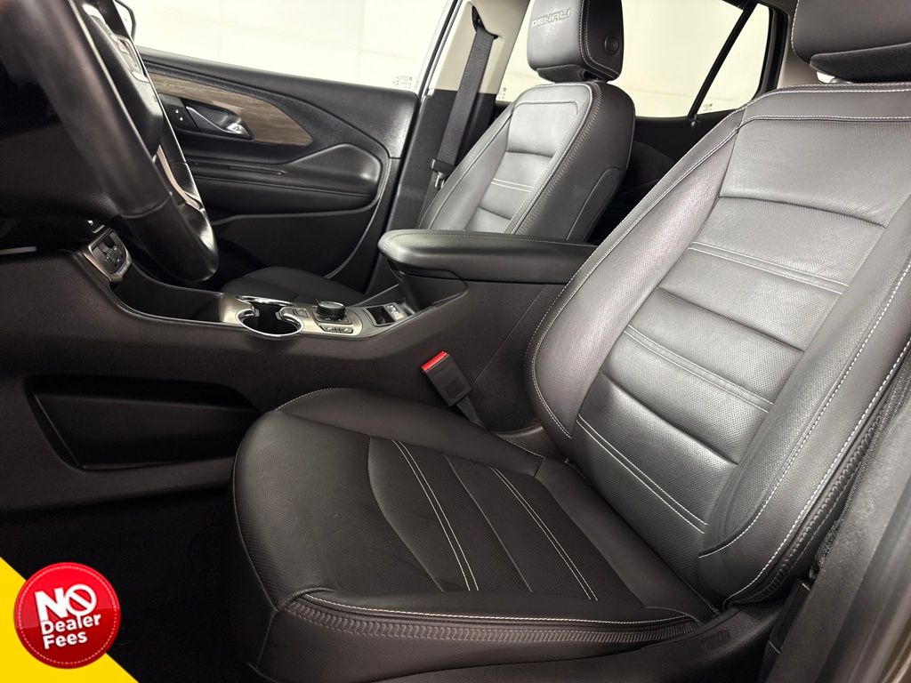 2023 GMC Terrain Denali Image 10 of 18