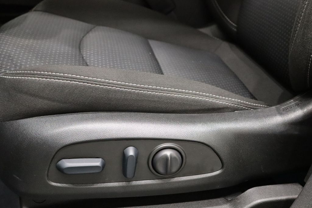 Vehicle image 17 of 41