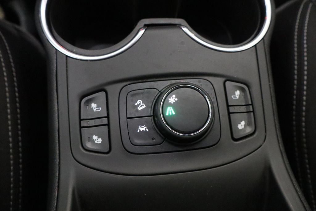 Vehicle image 33 of 41