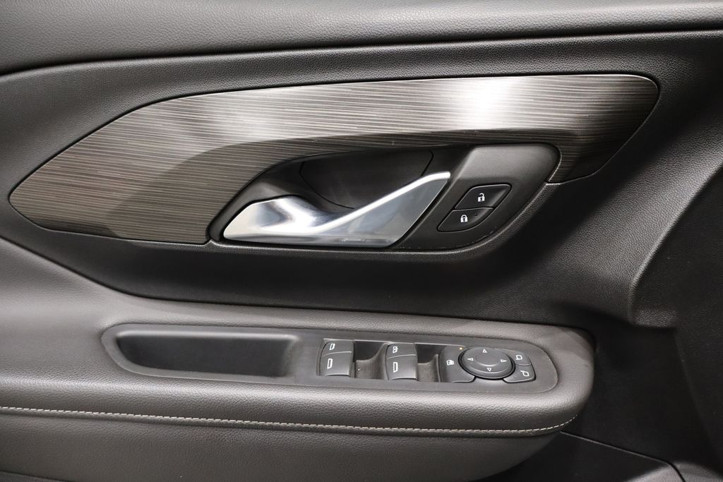 Vehicle image 13 of 41