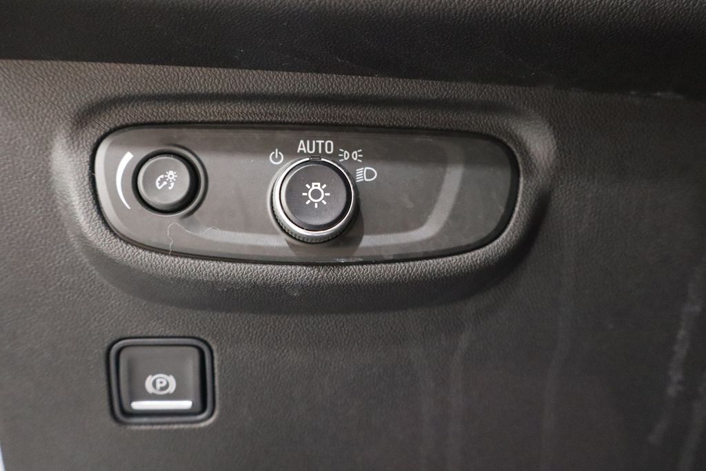 Vehicle image 16 of 41