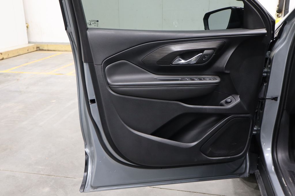 Vehicle image 12 of 41