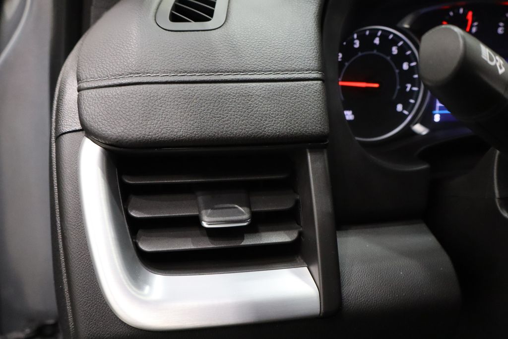 Vehicle image 15 of 41