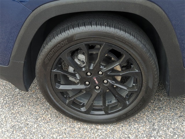 Vehicle image 32 of 34