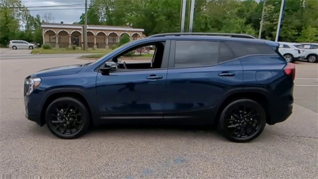 Vehicle image 9 of 34