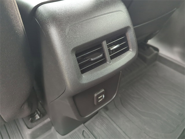 Vehicle image 20 of 34