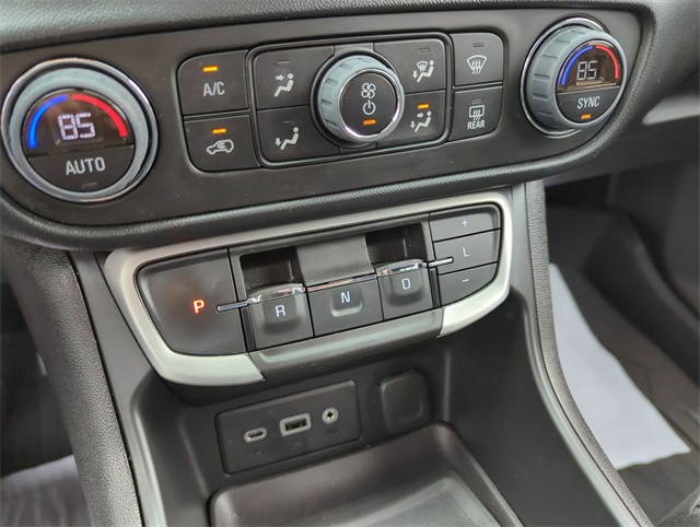 Vehicle image 15 of 34