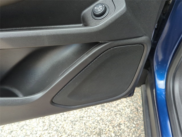 Vehicle image 23 of 34