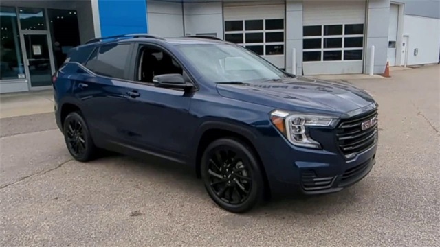 Vehicle image 4 of 34