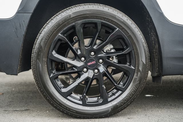 2023 GMC Terrain SLE Image 8 of 44