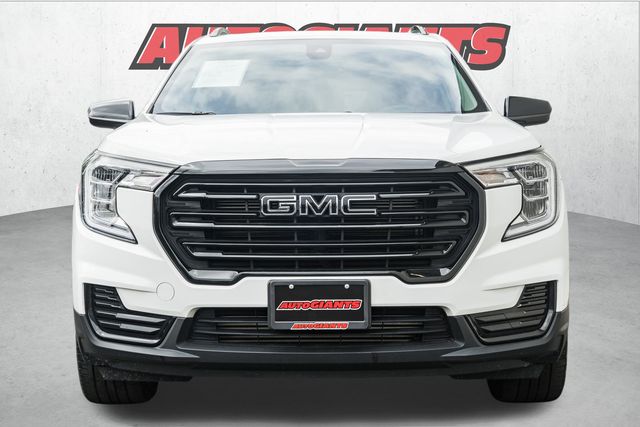 2023 GMC Terrain SLE Image 2 of 44