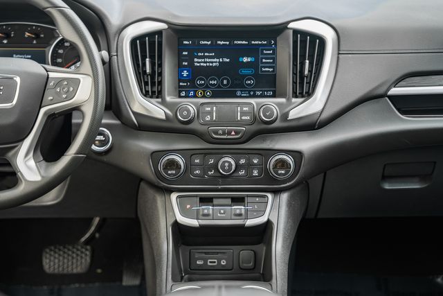 2023 GMC Terrain SLE Image 18 of 44