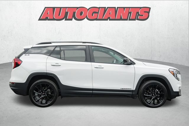 2023 GMC Terrain SLE Image 3 of 44