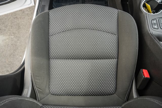 2023 GMC Terrain SLE Image 32 of 44