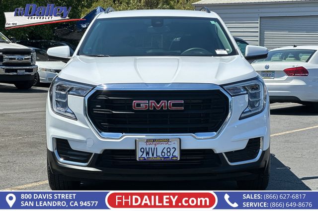 2023 GMC Terrain SLE Image 3 of 46