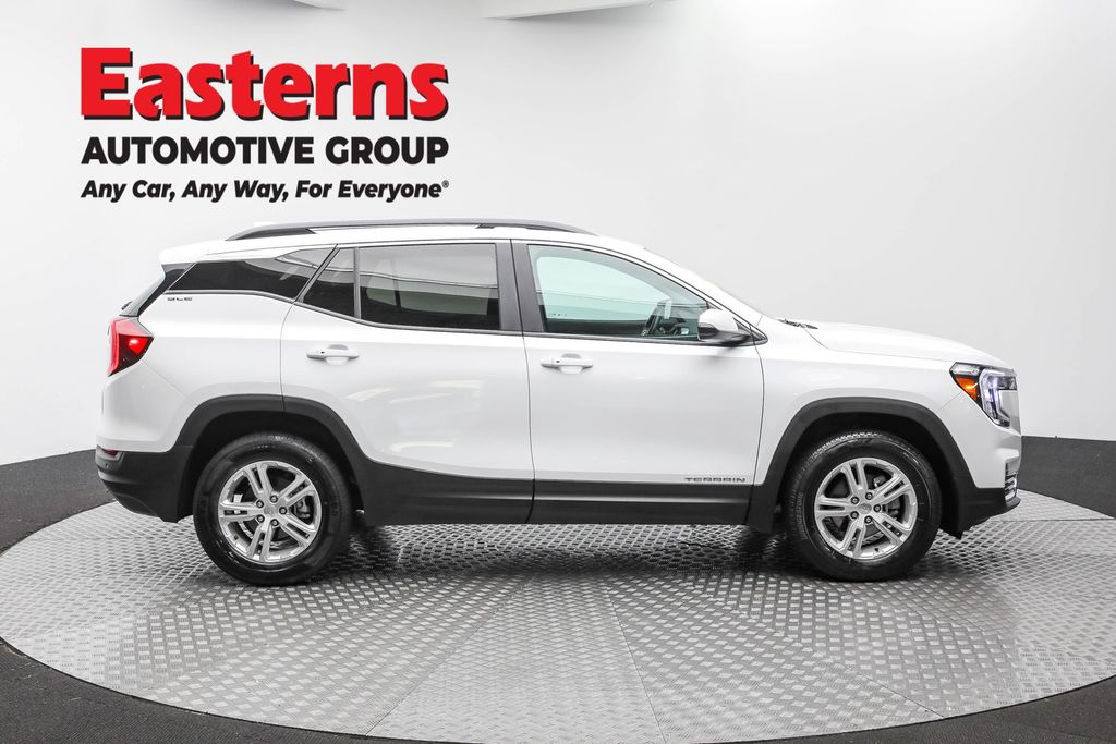 2023 GMC Terrain SLE Image 16 of 63