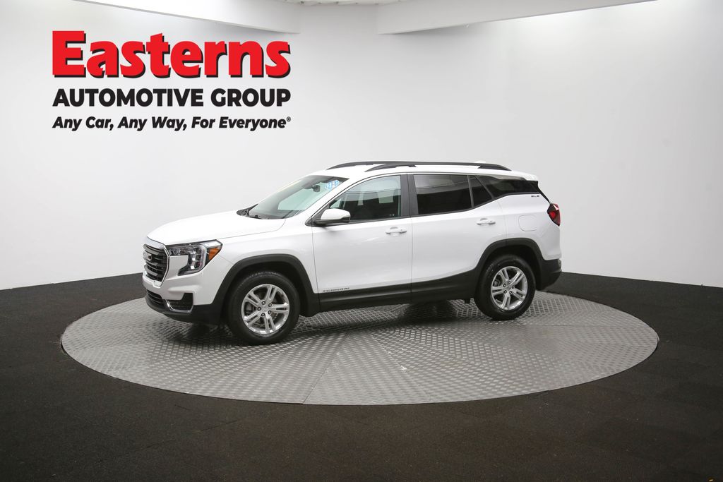 2023 GMC Terrain SLE Image 2 of 63