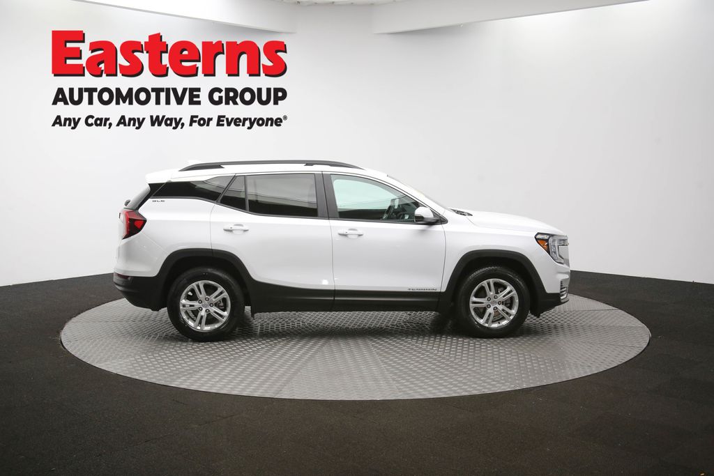 2023 GMC Terrain SLE Image 17 of 63