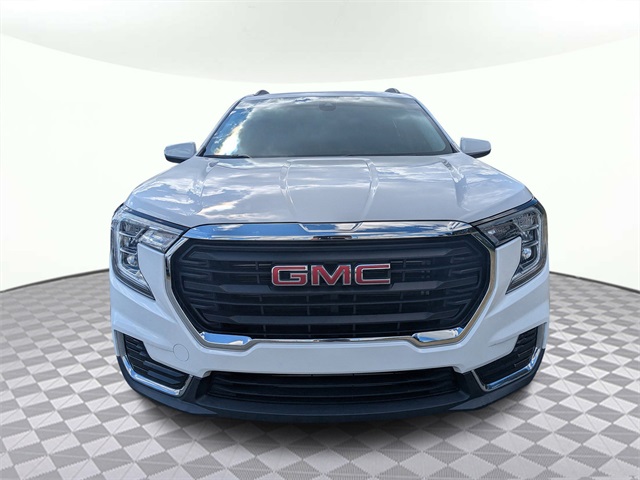 2023 GMC Terrain SLE Image 2 of 32