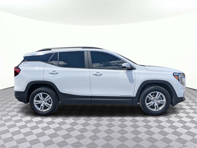 2023 GMC Terrain SLE Image 4 of 32