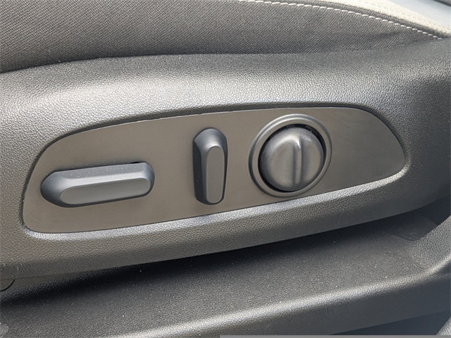 2023 GMC Terrain SLE Image 19 of 32