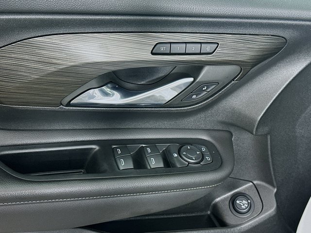 Vehicle image 21 of 30
