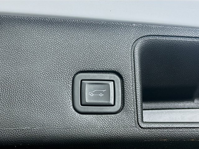 Vehicle image 27 of 30